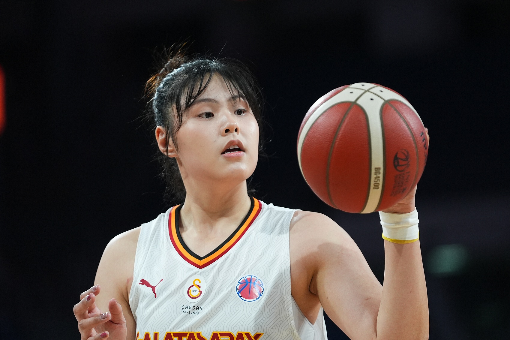稳定高效!李月汝9中6得到18分10板1助2断1帽 罚球6中6
